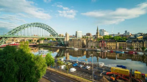 Citycentre 2bed Apartment wi-fi free parking free snacks